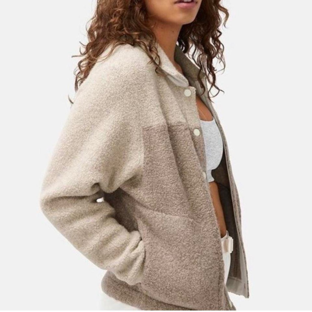 Outdoor Voices MegaFleece Bomber Jacket Size Medium in Oatmeal/Amber